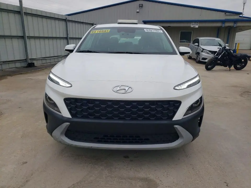2023 HYUNDAI KONA SE  