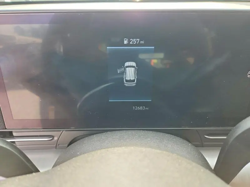 2025 HYUNDAI KONA SE  