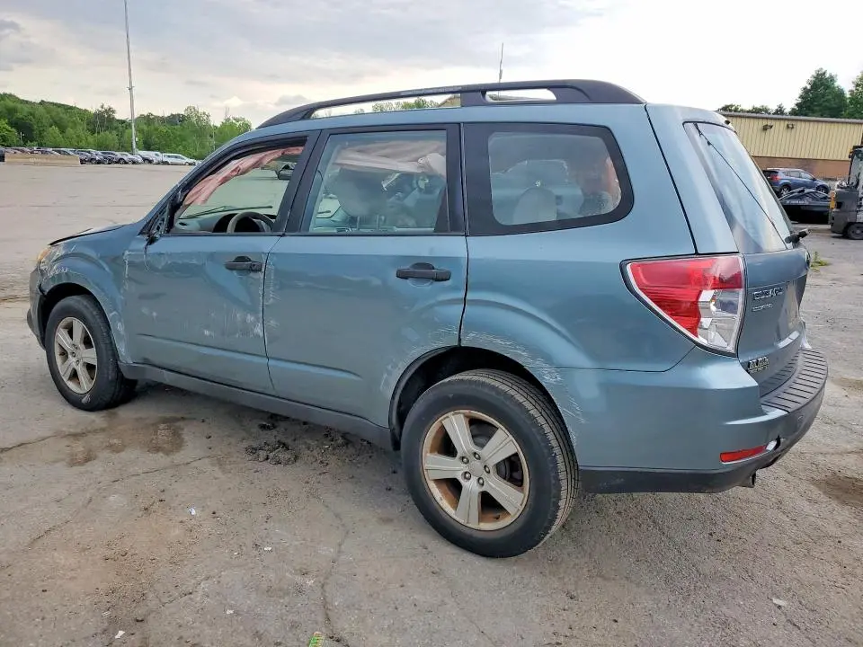 2010 SUBARU FORESTER XS  