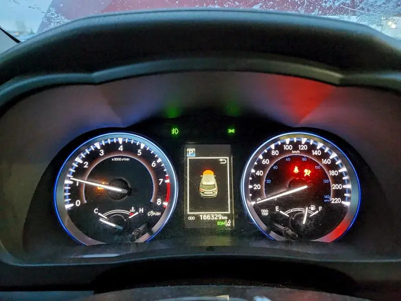 2017 TOYOTA HIGHLANDER SE  