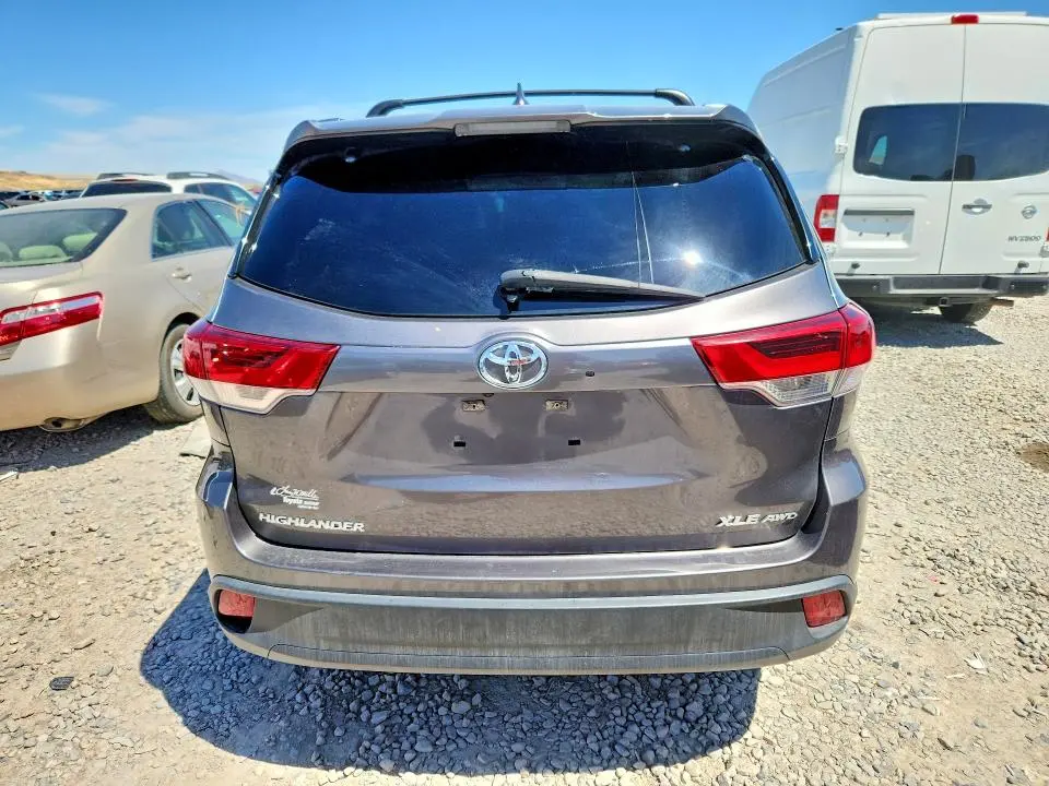 2017 TOYOTA HIGHLANDER XLE  