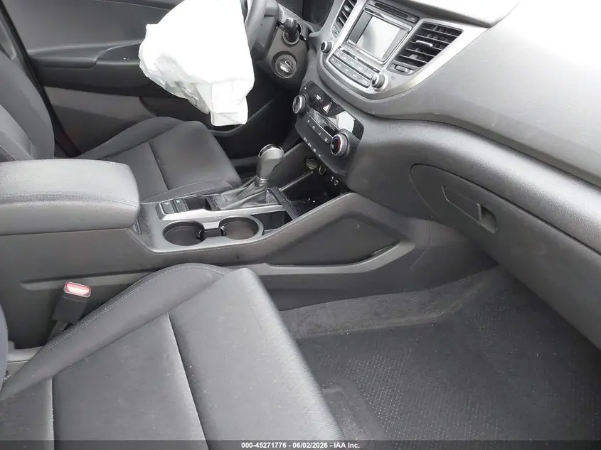 2017 HYUNDAI TUCSON SE
