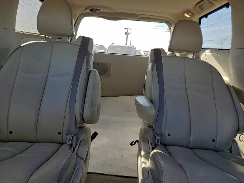 2011 TOYOTA SIENNA XLE  