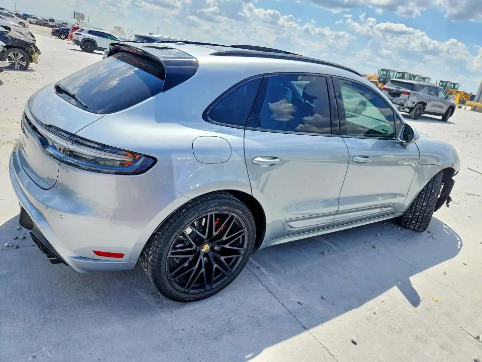 2024 PORSCHE MACAN GTS  