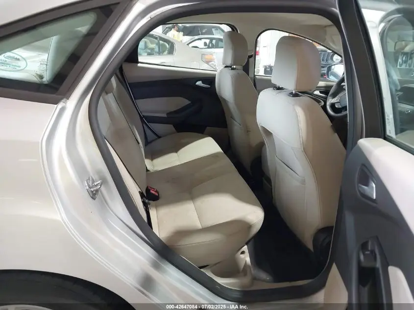 2015 FORD FOCUS SE