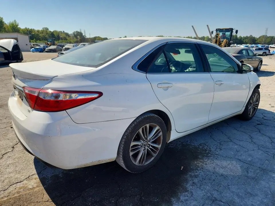 2017 TOYOTA CAMRY SE  