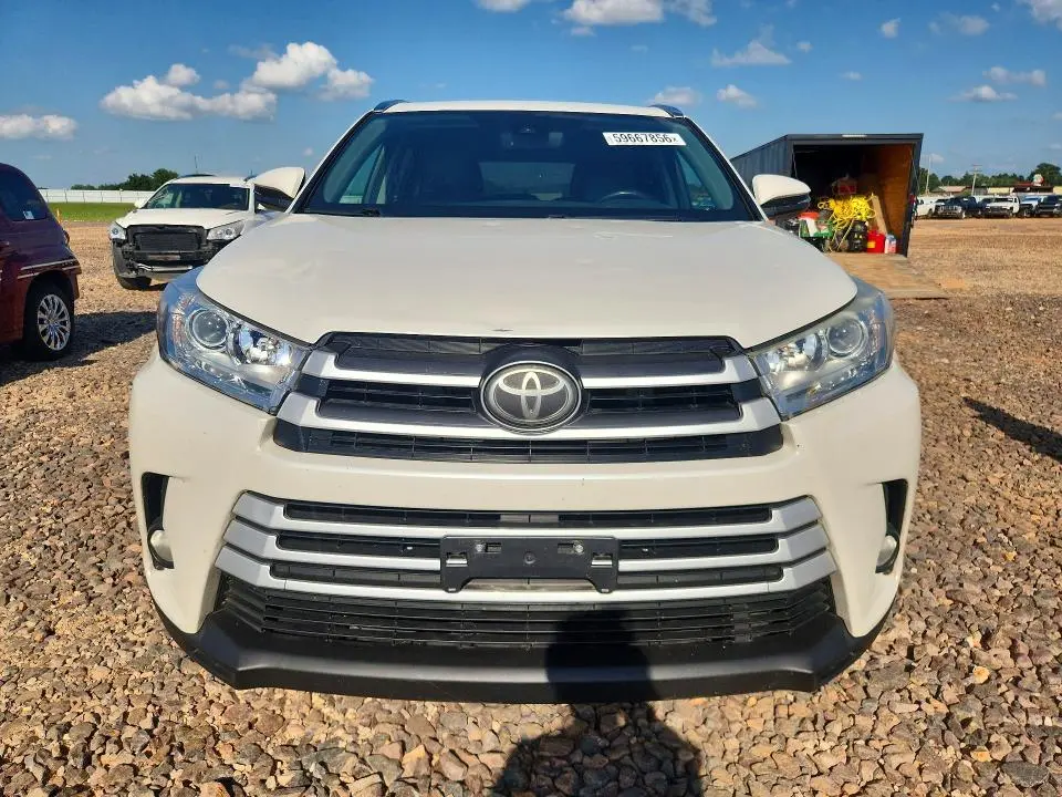 2017 TOYOTA HIGHLANDER XLE  