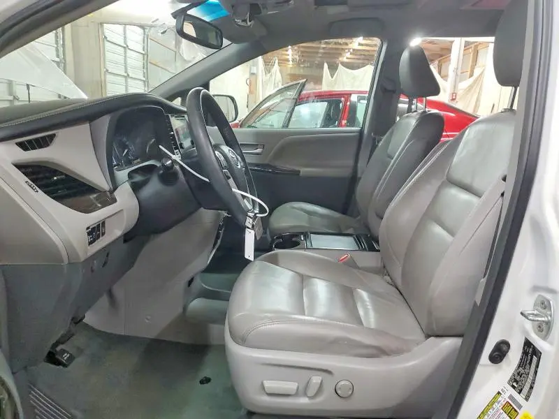 2017 TOYOTA SIENNA XLE PREMIUM 8-PASSENGER  