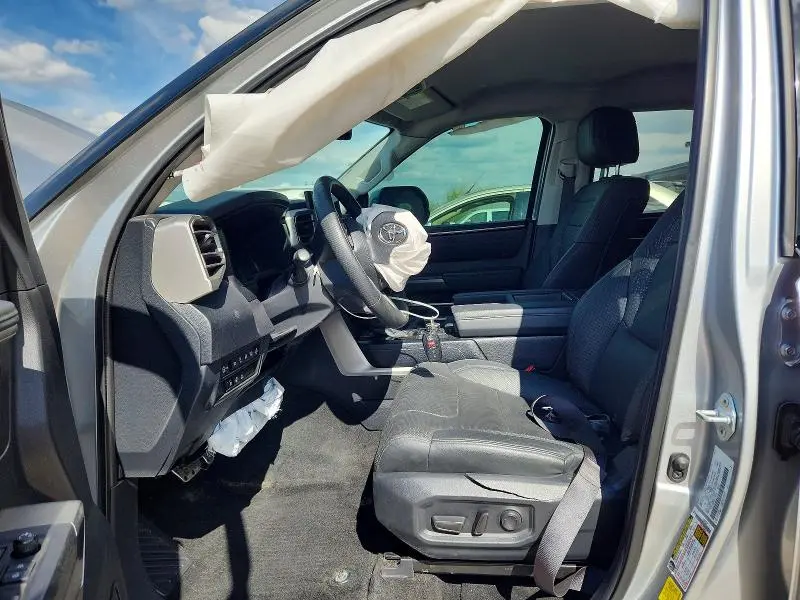 2023 TOYOTA TUNDRA SR5  
