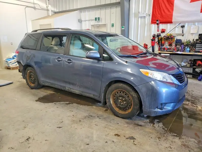 2014 TOYOTA SIENNA LE  