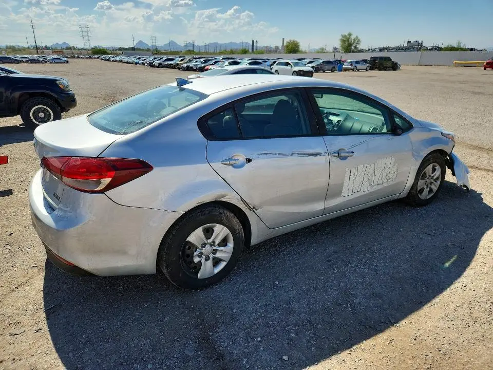 2017 KIA FORTE LX  