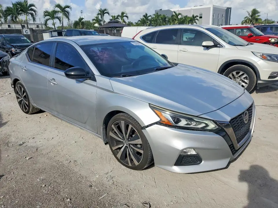 2019 NISSAN ALTIMA SR  