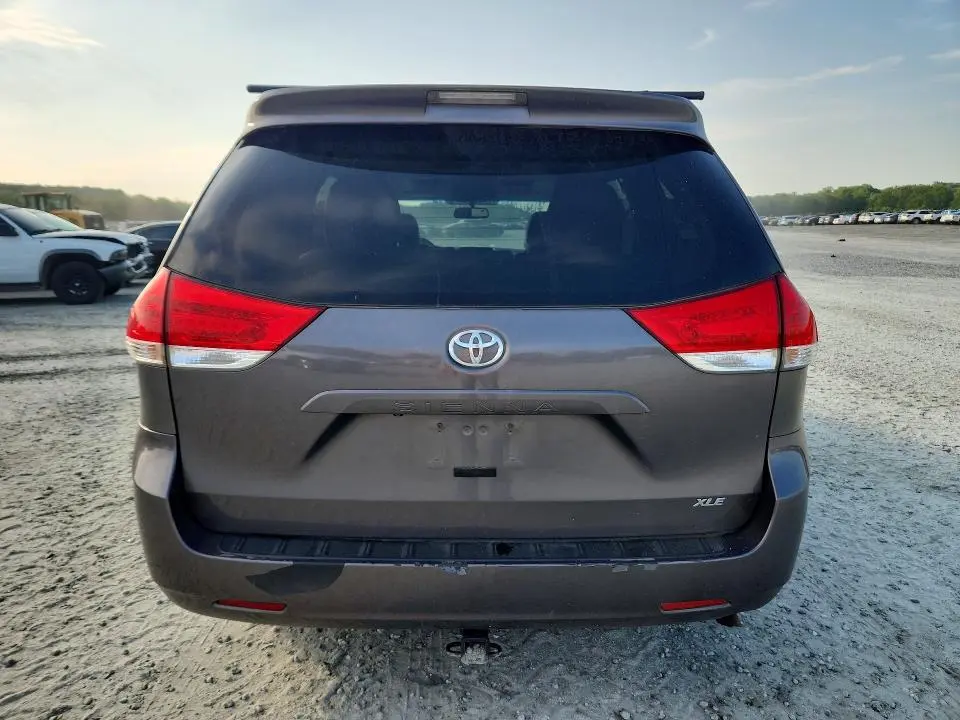 2013 TOYOTA SIENNA XLE 8-PASSENGER  