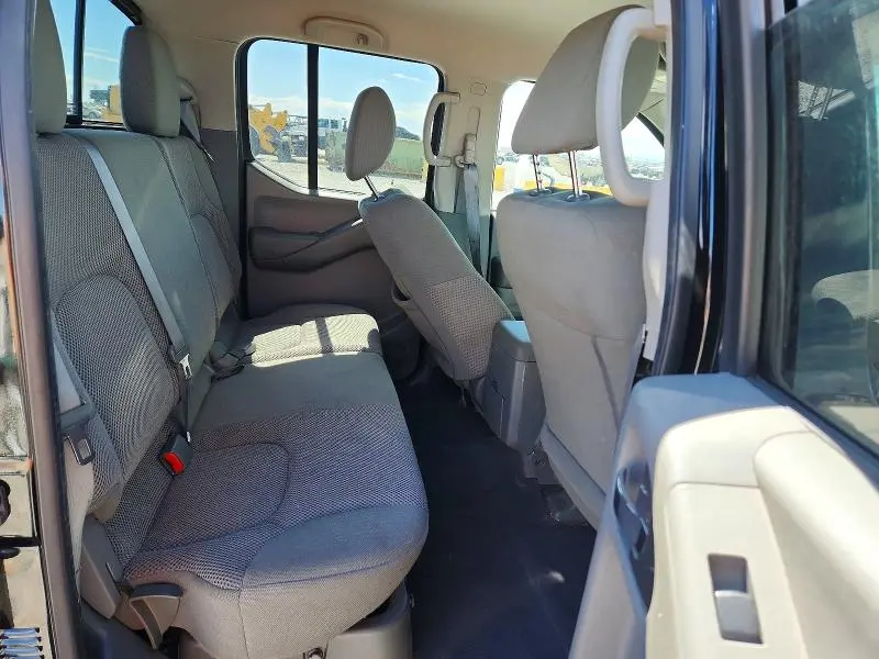 2021 NISSAN FRONTIER SV  