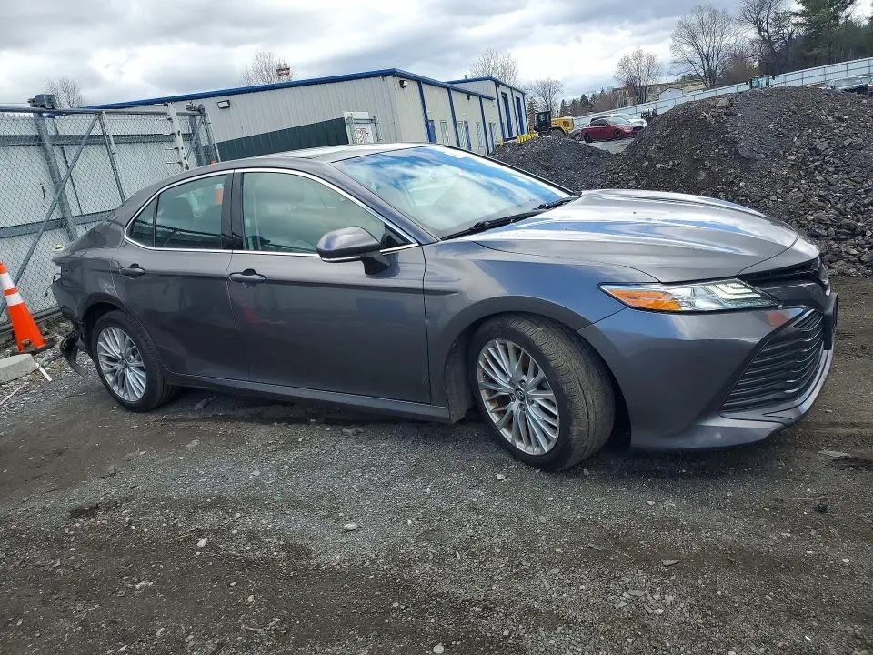 2019 TOYOTA CAMRY XLE  