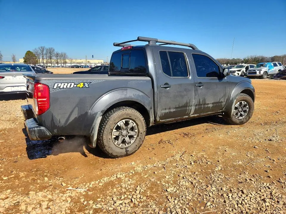 2015 NISSAN FRONTIER PRO-4X  