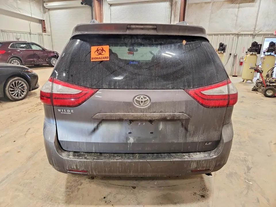 2016 TOYOTA SIENNA LE 8-PASSENGER  