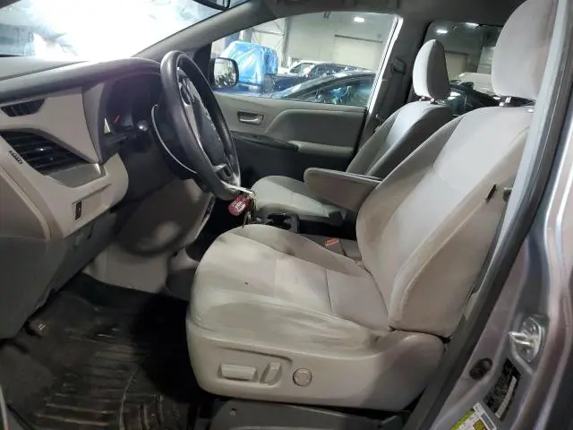 2017 TOYOTA SIENNA LE  