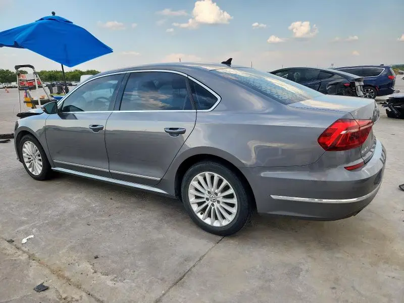 2017 VOLKSWAGEN PASSAT SE  