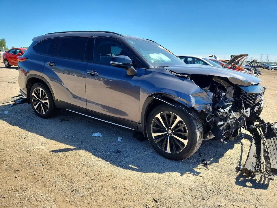 2022 TOYOTA HIGHLANDER XSE  