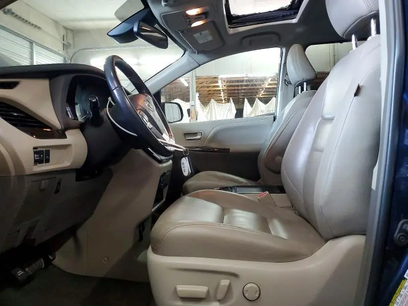 2019 TOYOTA SIENNA XLE PREMIUM 8-PASSENGER  