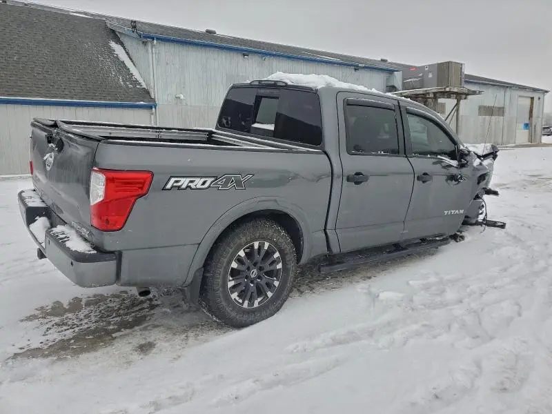 2017 NISSAN TITAN SV  