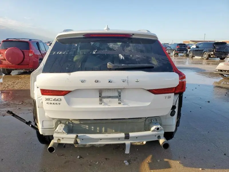 2021 VOLVO XC60 T5 MOMENTUM  