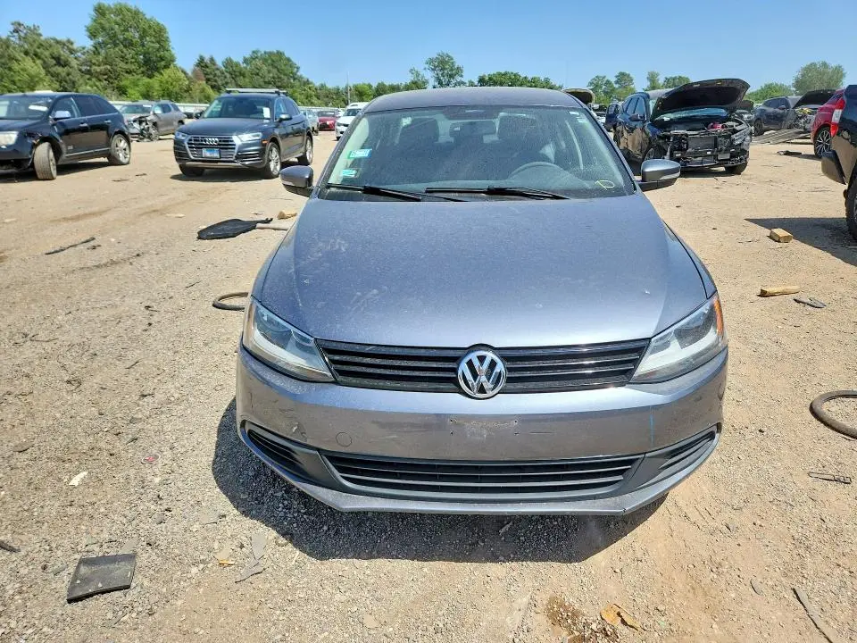 2011 VOLKSWAGEN JETTA SE  