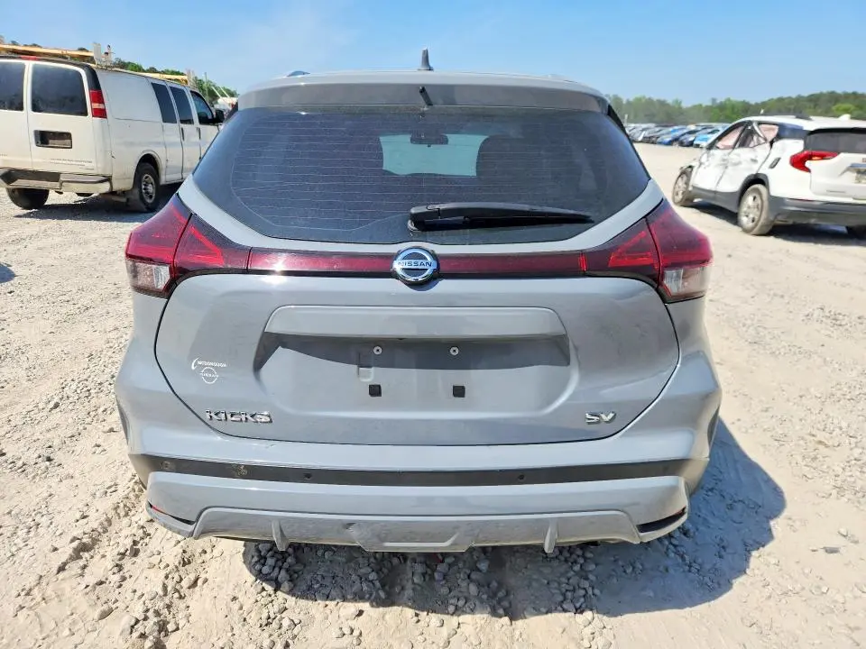2021 NISSAN KICKS SV  