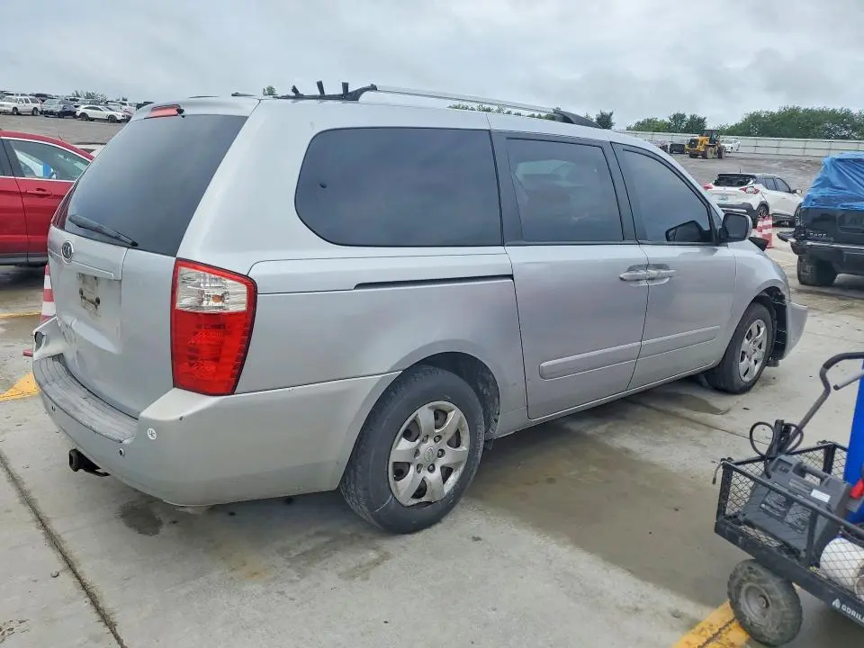 2010 KIA SEDONA LX  
