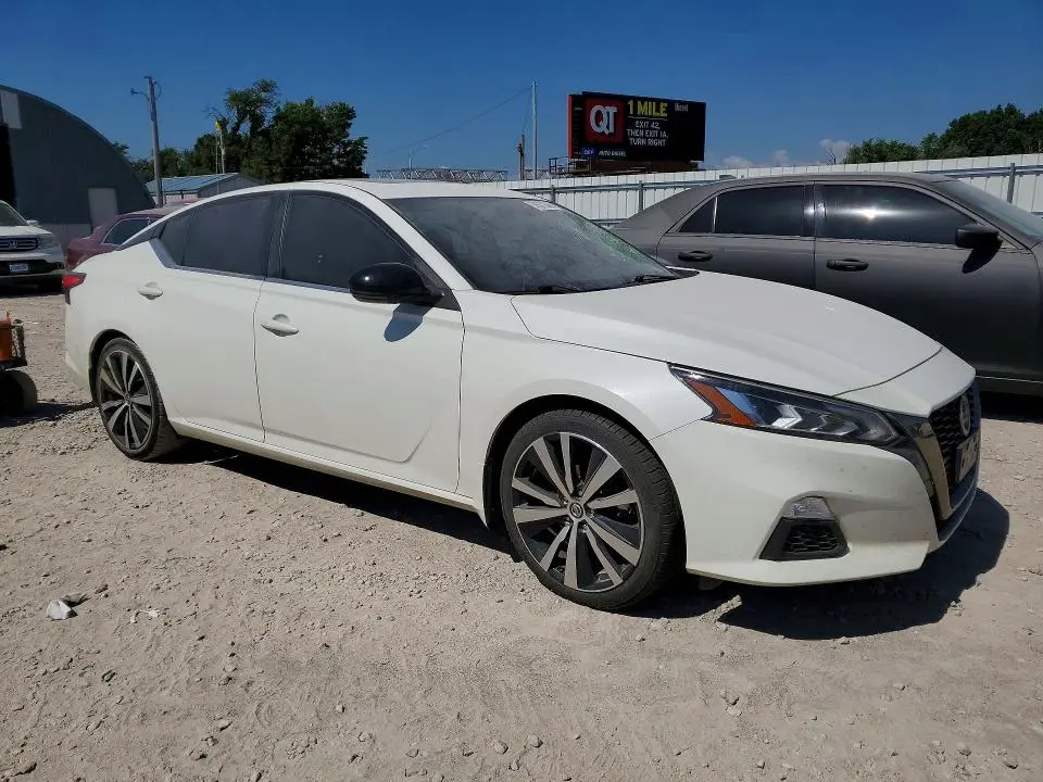 2019 NISSAN ALTIMA SR  