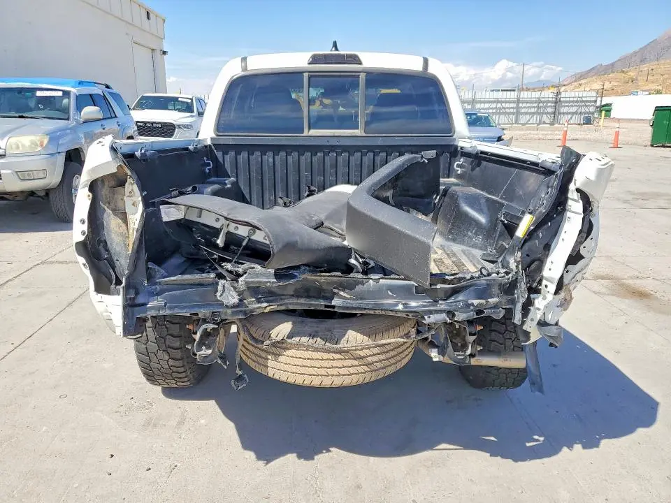 2022 TOYOTA TACOMA SR V6  
