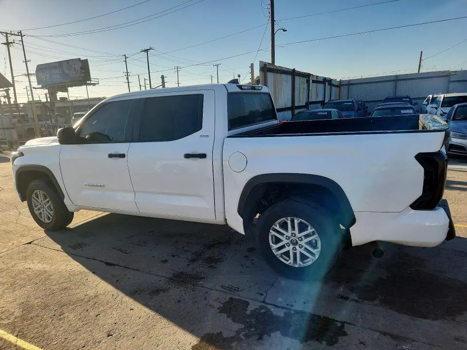 2024 TOYOTA TUNDRA SR5  