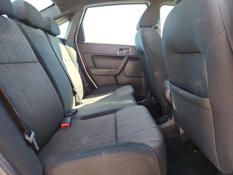 2010 FORD FOCUS SE  