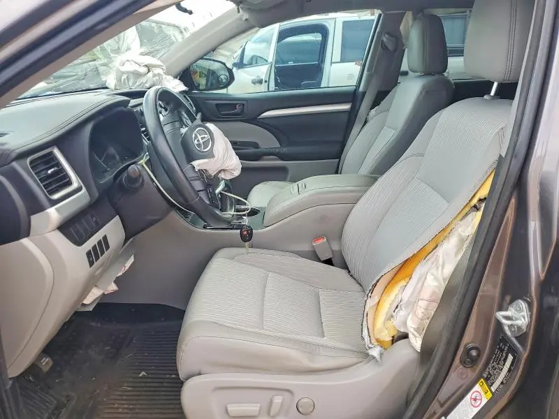 2014 TOYOTA HIGHLANDER LE  