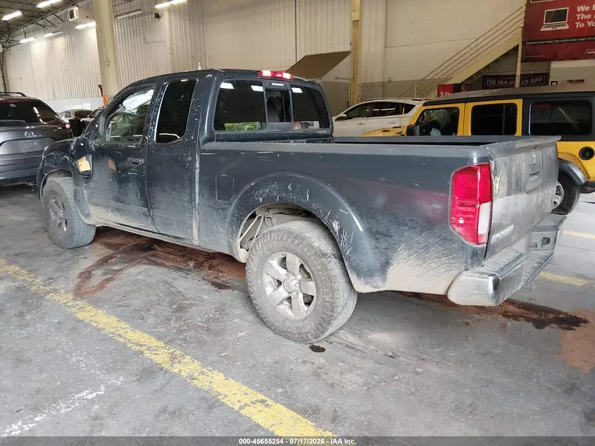 2013 NISSAN FRONTIER SV