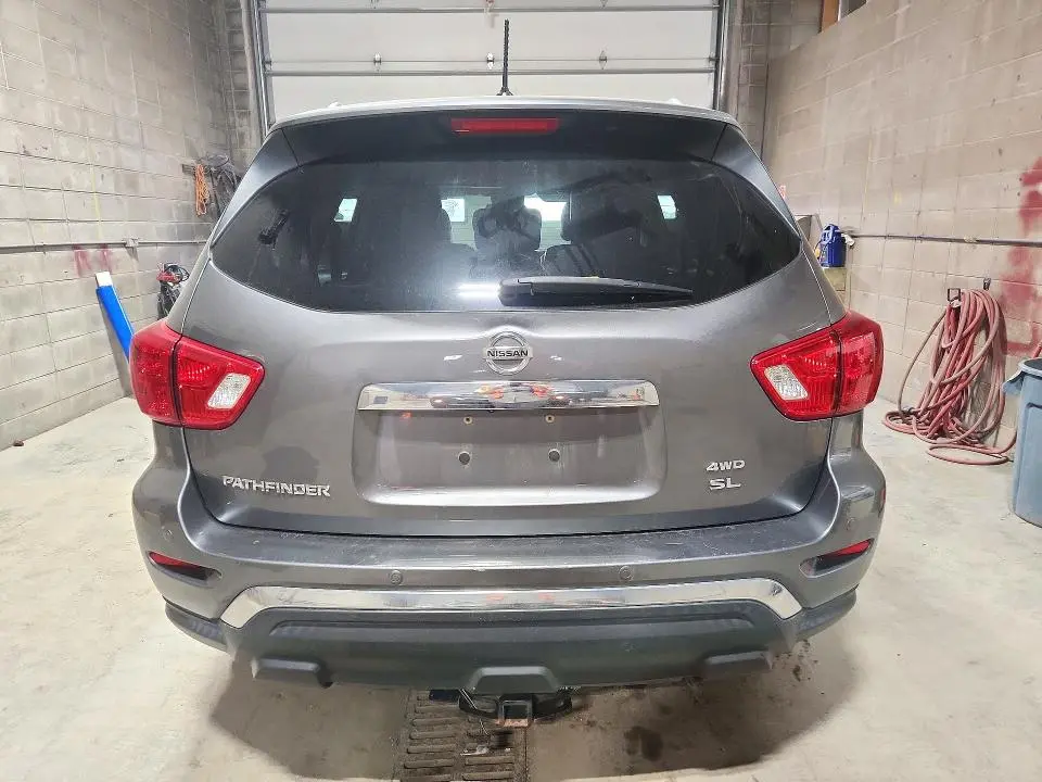 2017 NISSAN PATHFINDER SL  