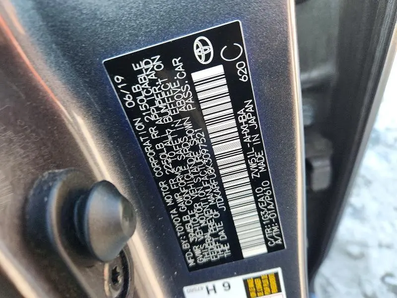 2019 TOYOTA PRIUS XLE  