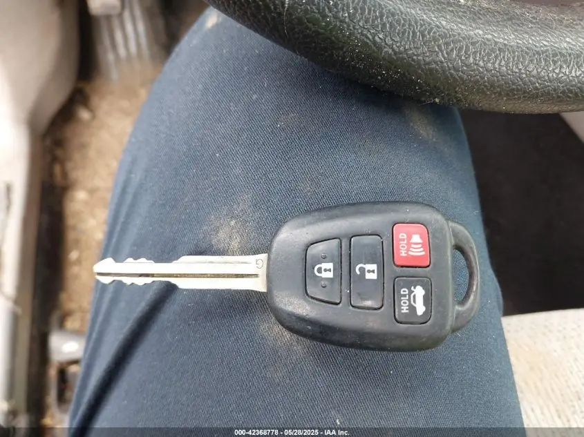 2014 TOYOTA CAMRY LE