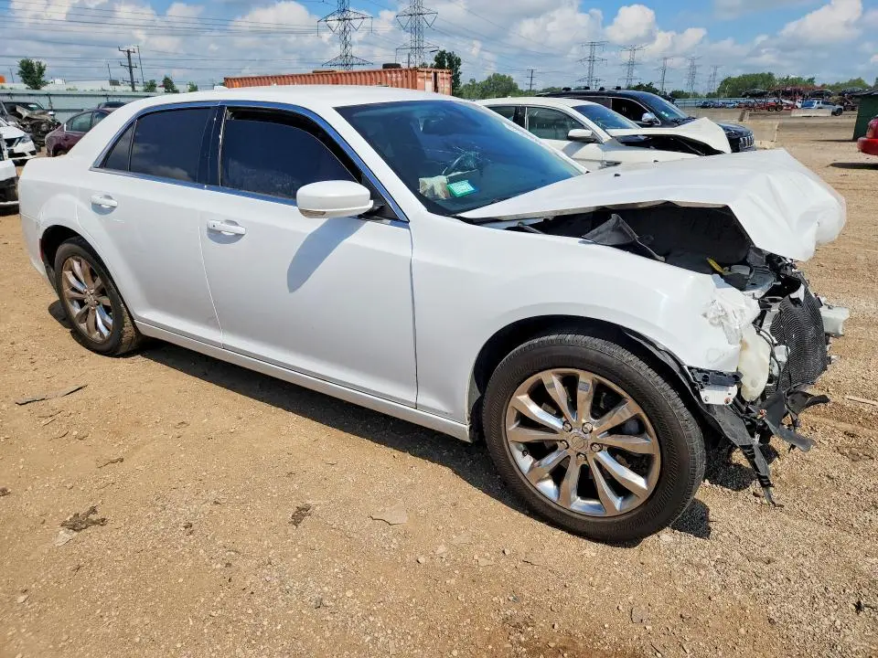 2015 CHRYSLER 300 LIMITED  