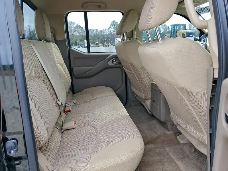 2015 NISSAN FRONTIER S  