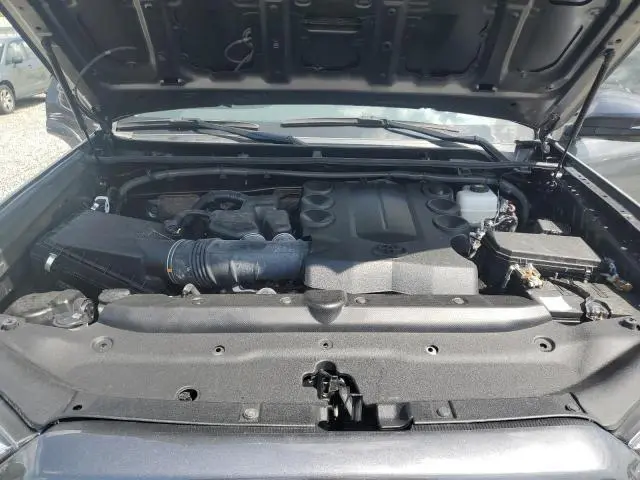 2023 TOYOTA 4RUNNER SE  