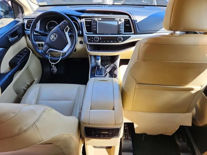 2017 TOYOTA HIGHLANDER XLE  