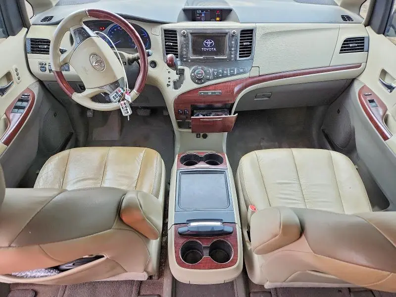 2014 TOYOTA SIENNA LIMITED 7-PASSENGER  