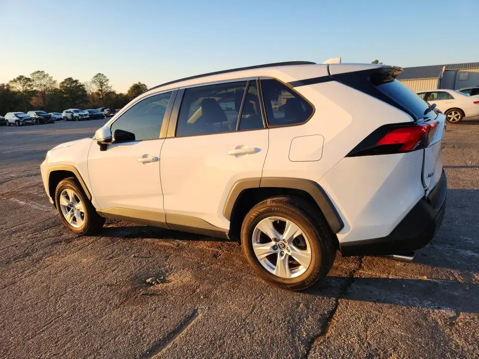 2020 TOYOTA RAV4 XLE  