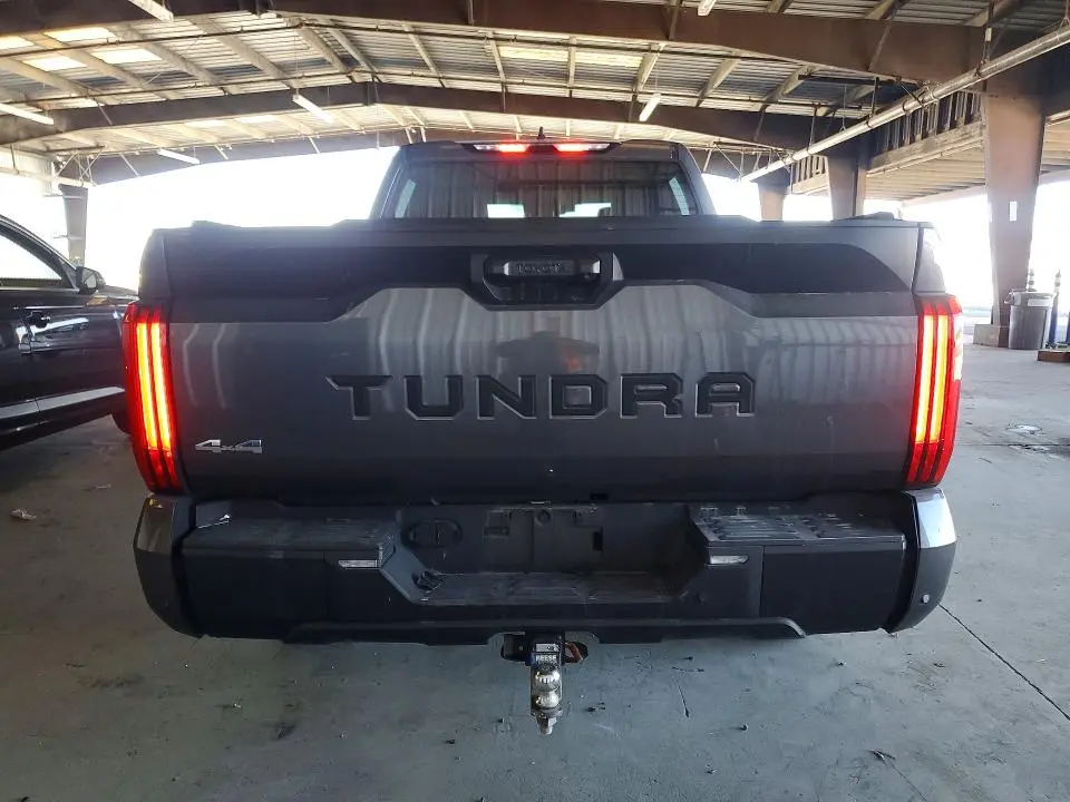 2024 TOYOTA TUNDRA CREWMAX SR5  