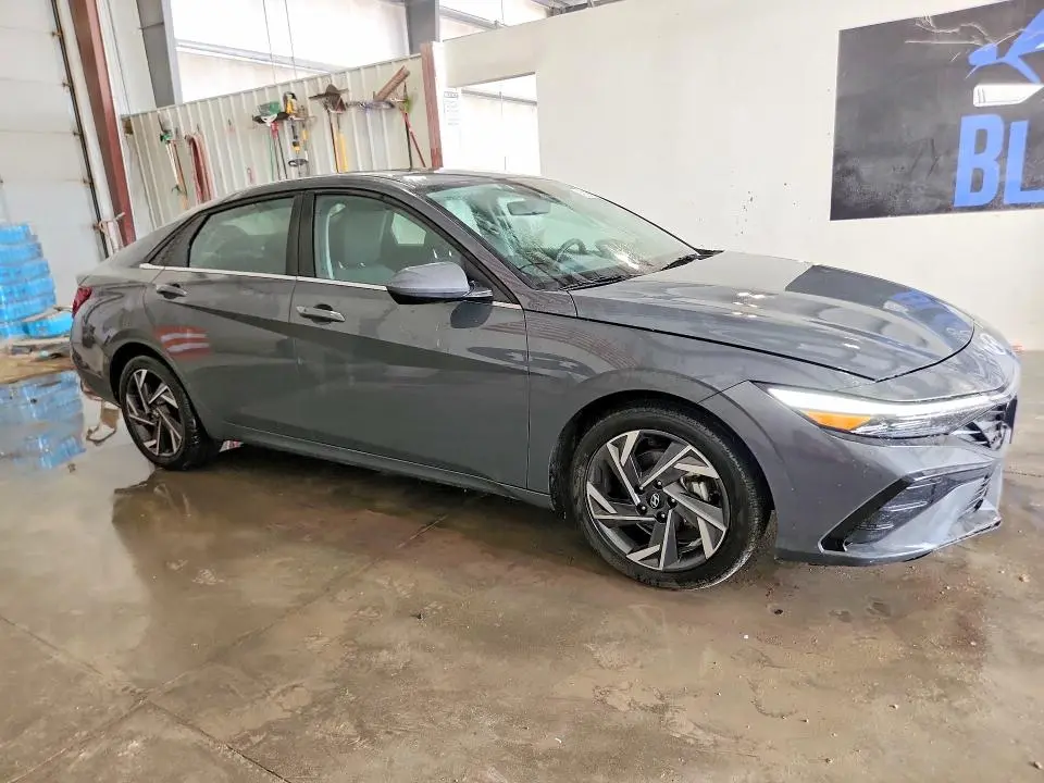 2025 HYUNDAI ELANTRA SEL  