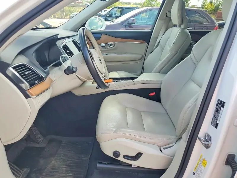 2021 VOLVO XC90 T8 RECHARGE MOMENTUM  