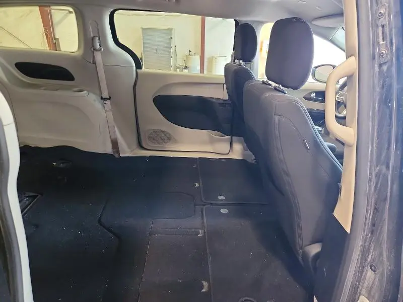 2022 CHRYSLER VOYAGER LX  