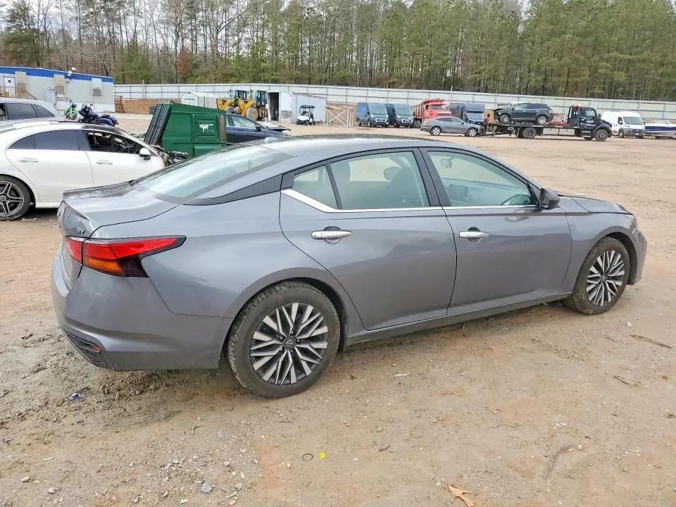 2024 NISSAN ALTIMA SV  